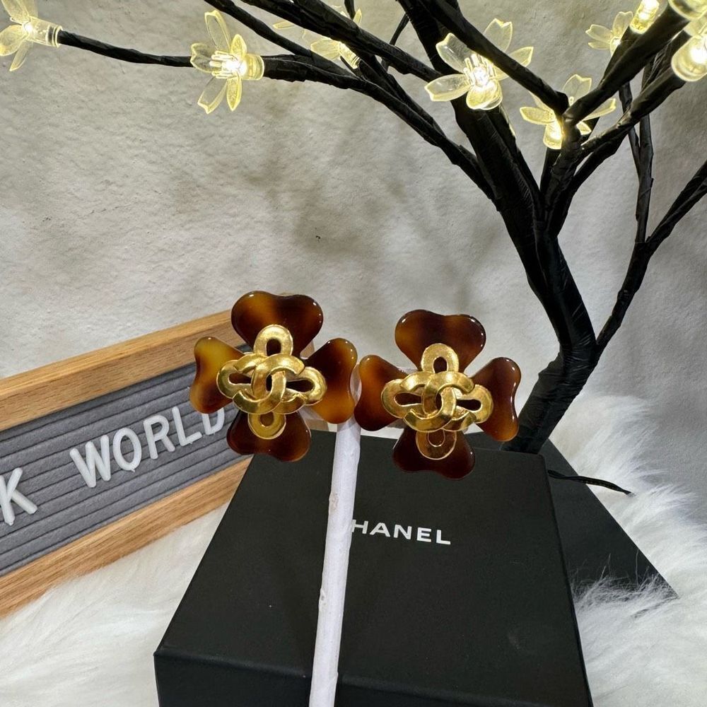 CHANEL Tortoiseshell Clover Gold Vintage Coco Clip on CC Earrings Rare